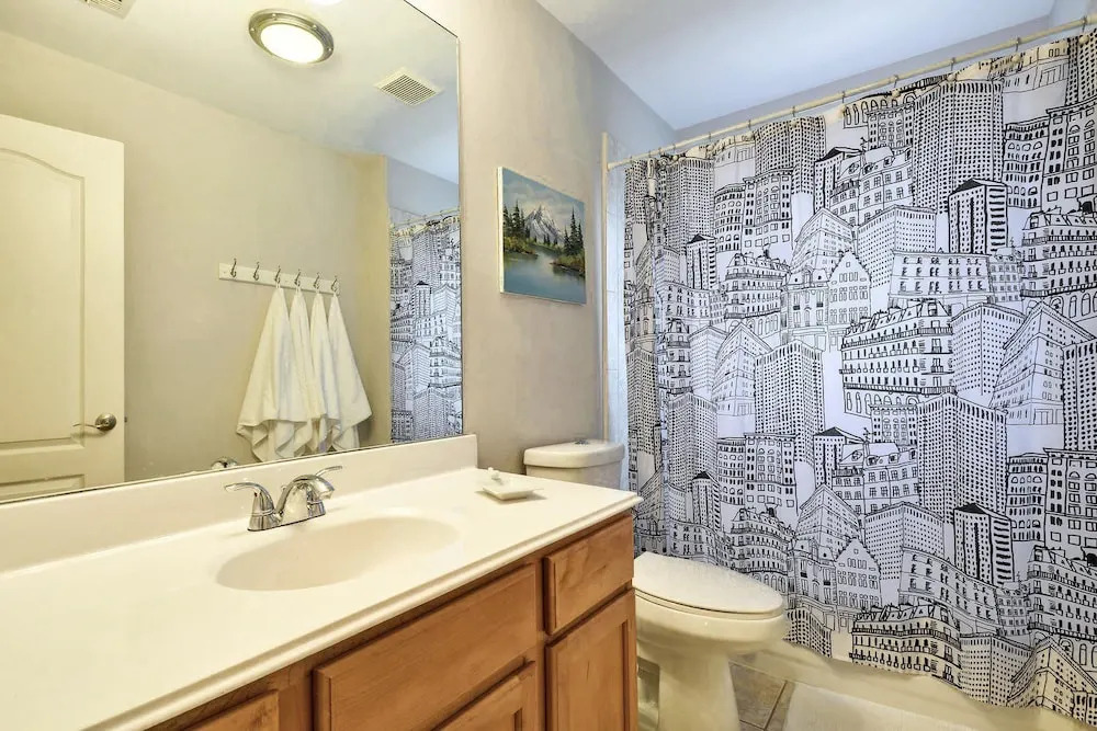 3BR Airy and Open Austin House by RedAwning