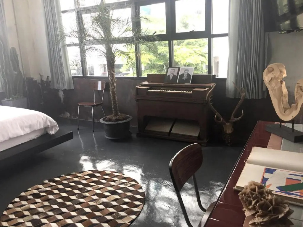 The Mustang Nero Hotel