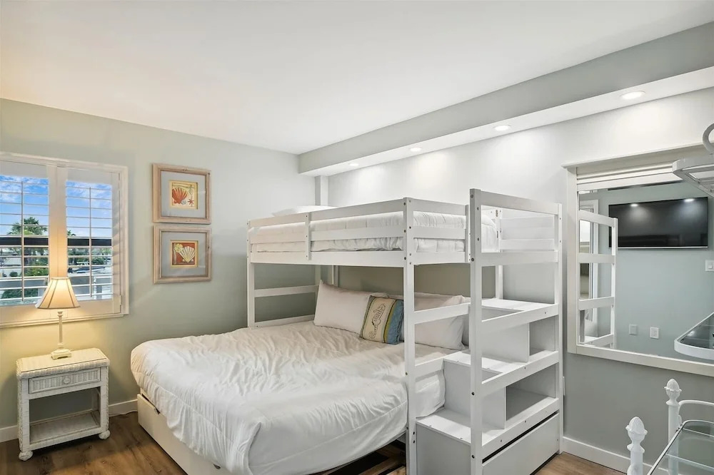 Inlet Reef 105 is a beautifully decorated and absolutely gorgeous 2 BR by RedAwning