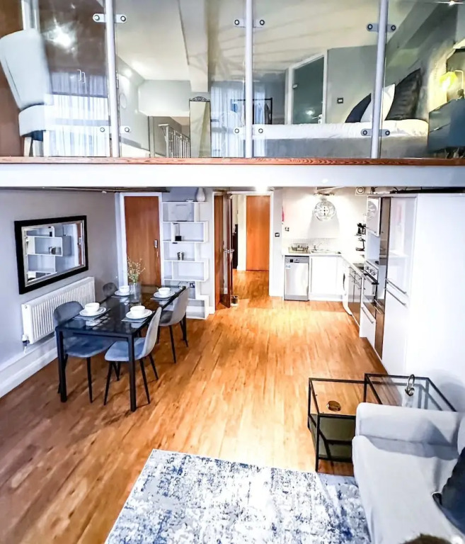 Huku Kwetu Nottingham - Crusader Mezzanine