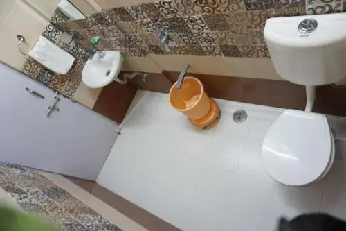 Hotel J J