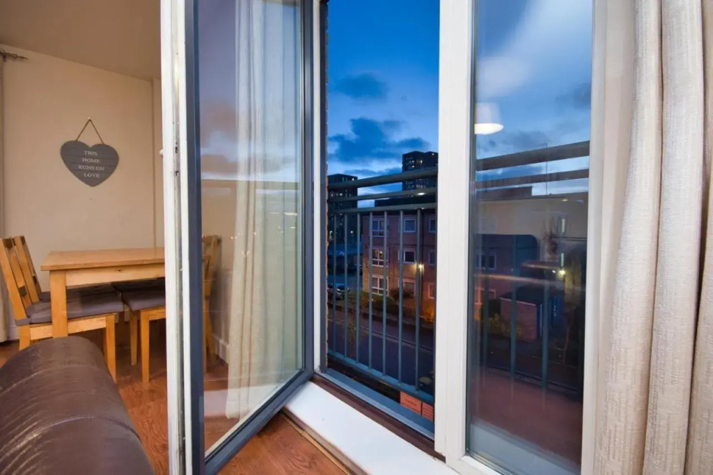 BAI Amazing 5 Sleeper Flat in London Zone 2