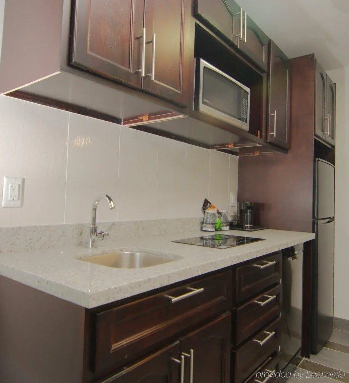 Paradise Inn and Suites Redwater