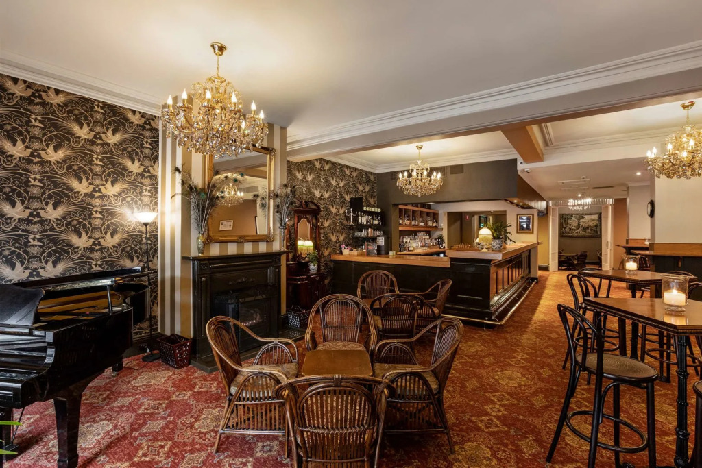 Hadleys Orient Hotel