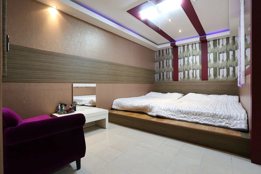 AJ Hotel