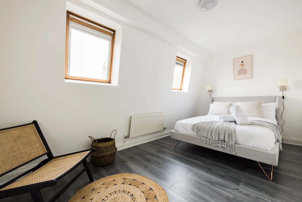Contemporary 2 Bedroom Apartment in Shepherds Bush