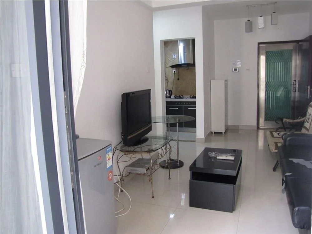 She & He Apartment(Luohu Zunyu)
