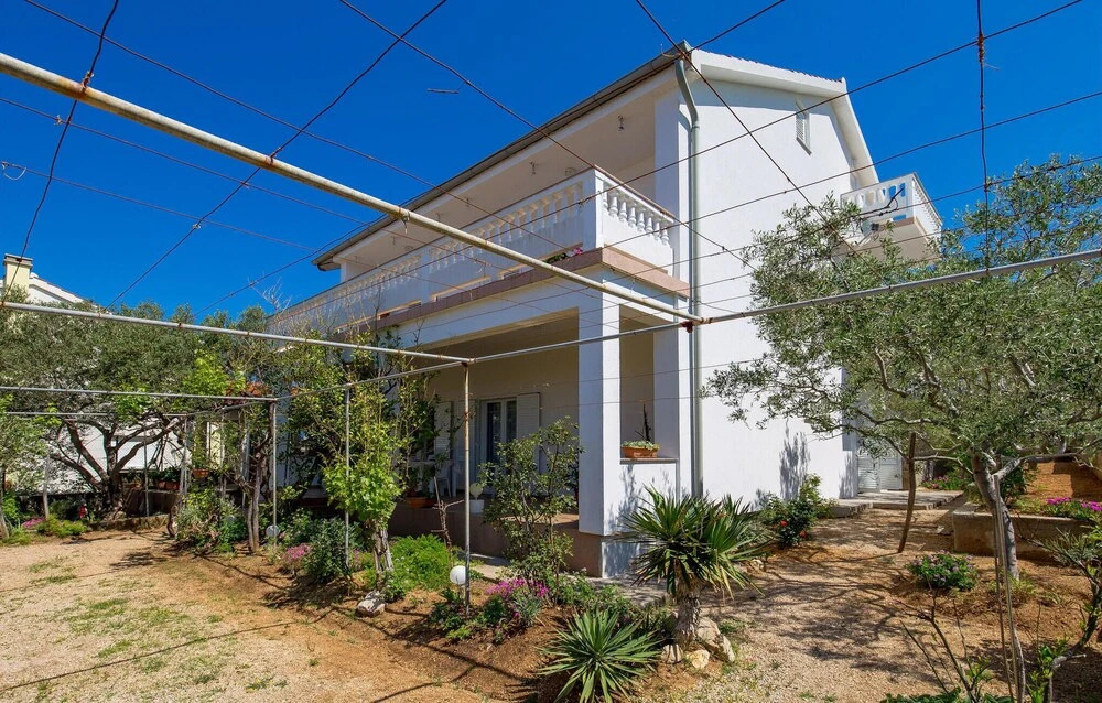 Awesome Apartment in Barbat-rab With 3 Bedrooms and Wifi