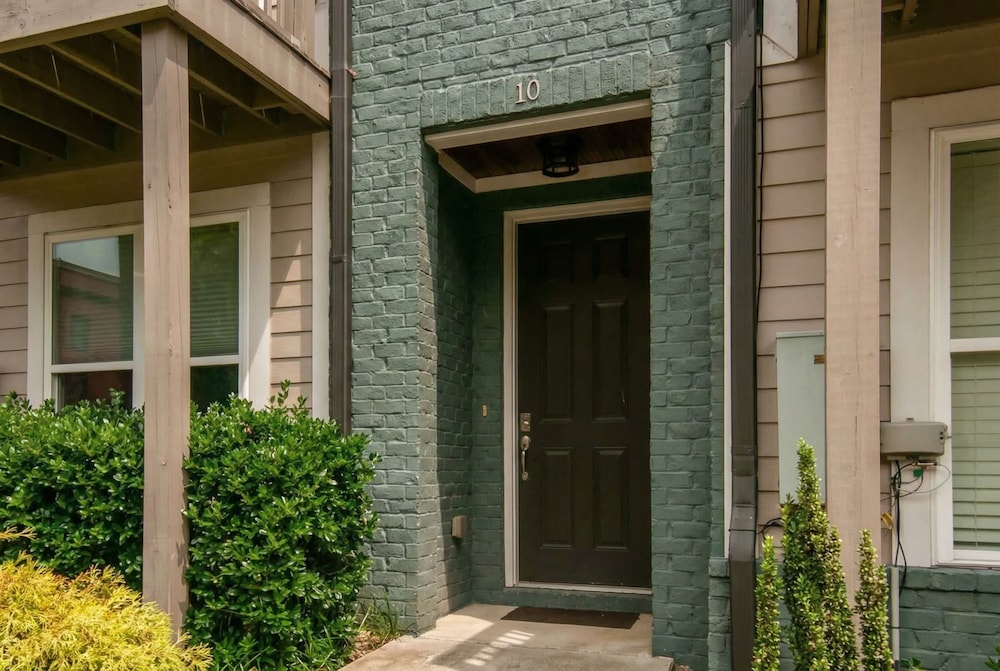 Close to the Gulch - Book Today