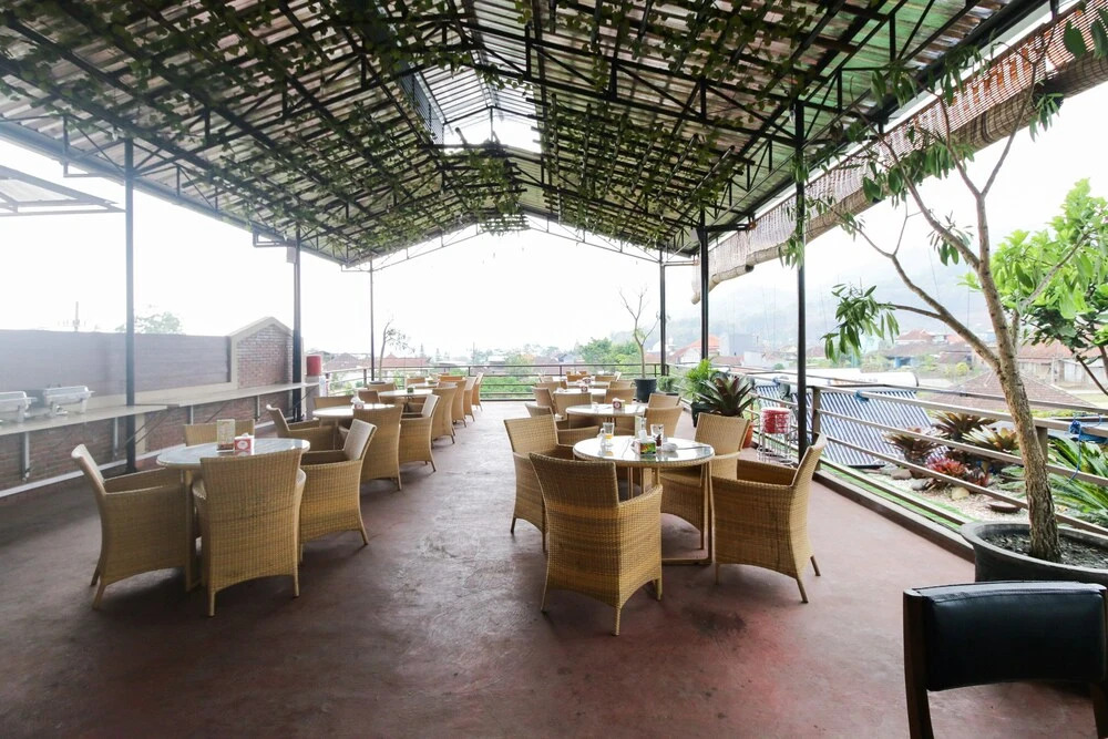 Airy Eco Gunungsari Mawar Putih Batu
