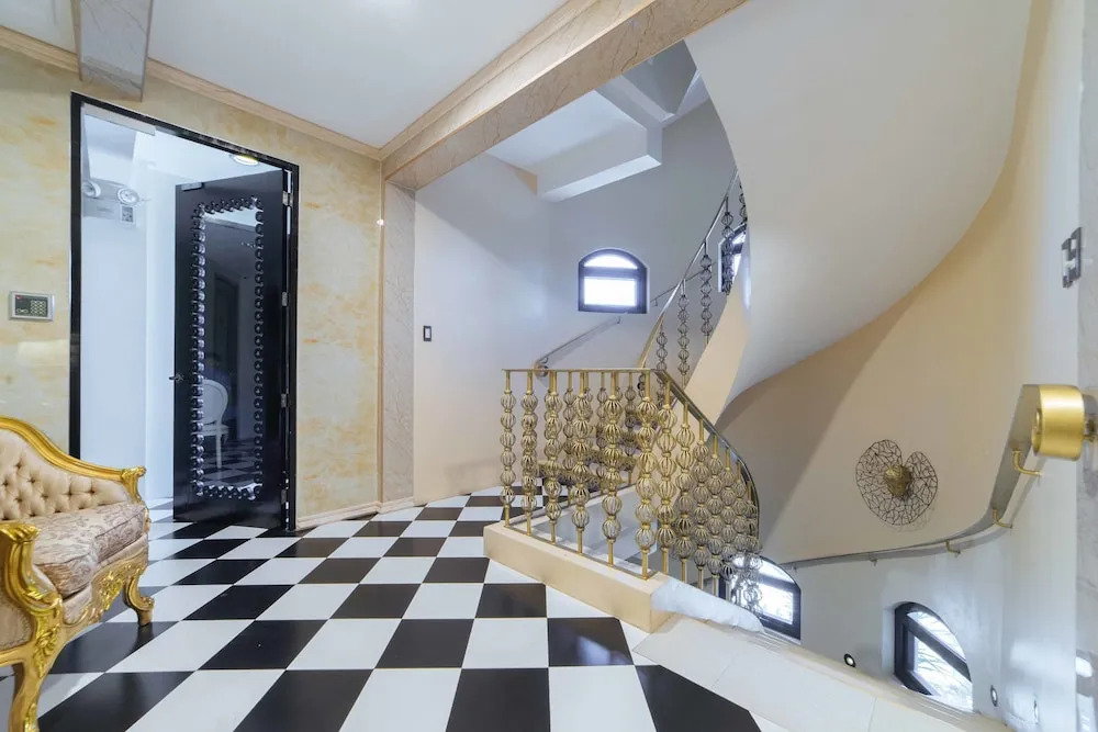 Bless Amare Boutique Hotel by RedDoorz