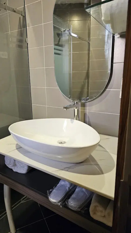 Grik Hotel - Entebbe