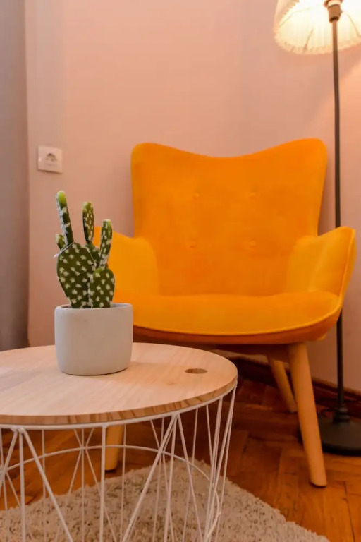 FM Deluxe 2-BDR Apartment - La La Land