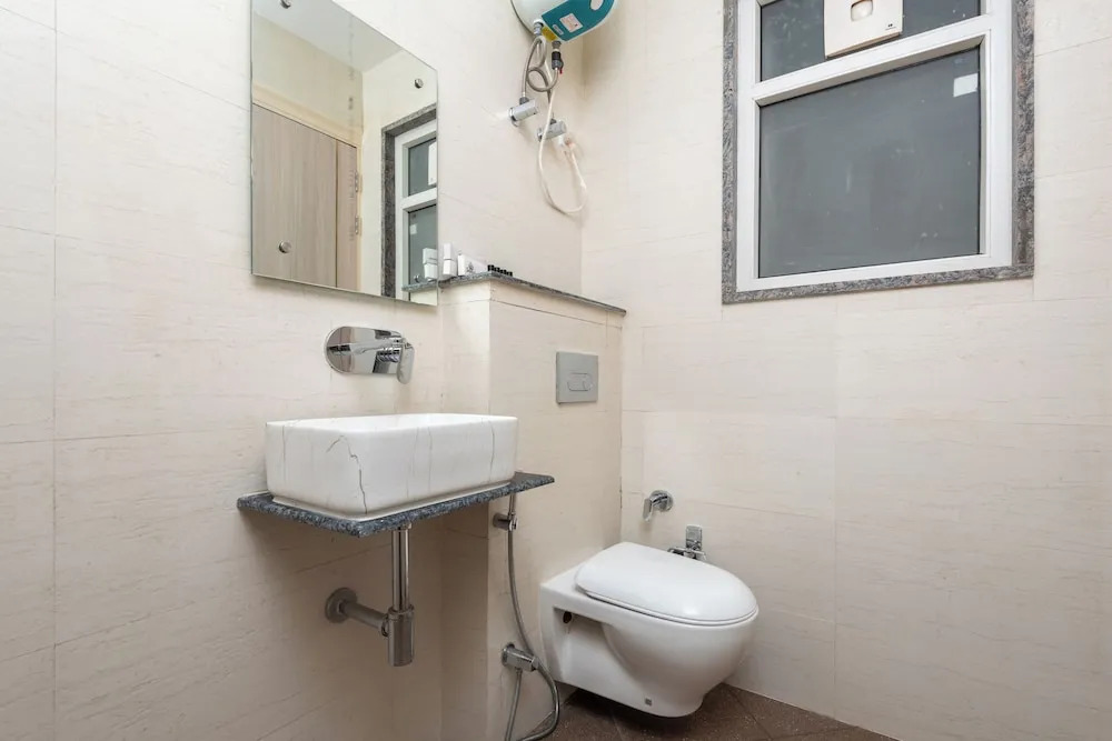 FabHotel Comfort N Stay - Huda City Centre Metro