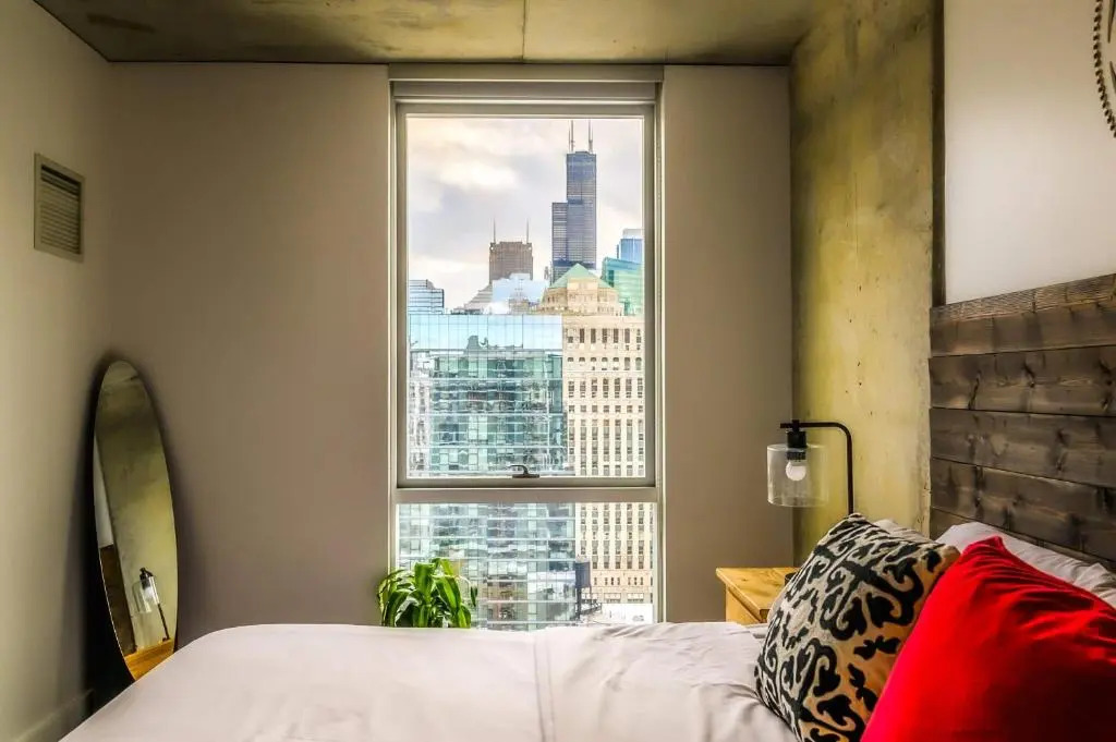 2BR/2BA Brand New Executive Luxury Suite w/ Rooftop Pool, Gym and Balcony by ENVITAE