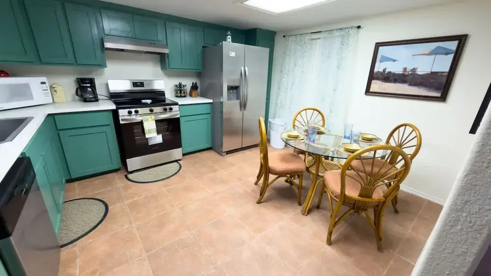 Renovated 1st Floor Beach 250ft Pool 2 Bedroom Apts