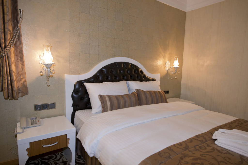 Golden Deluxe Hotel