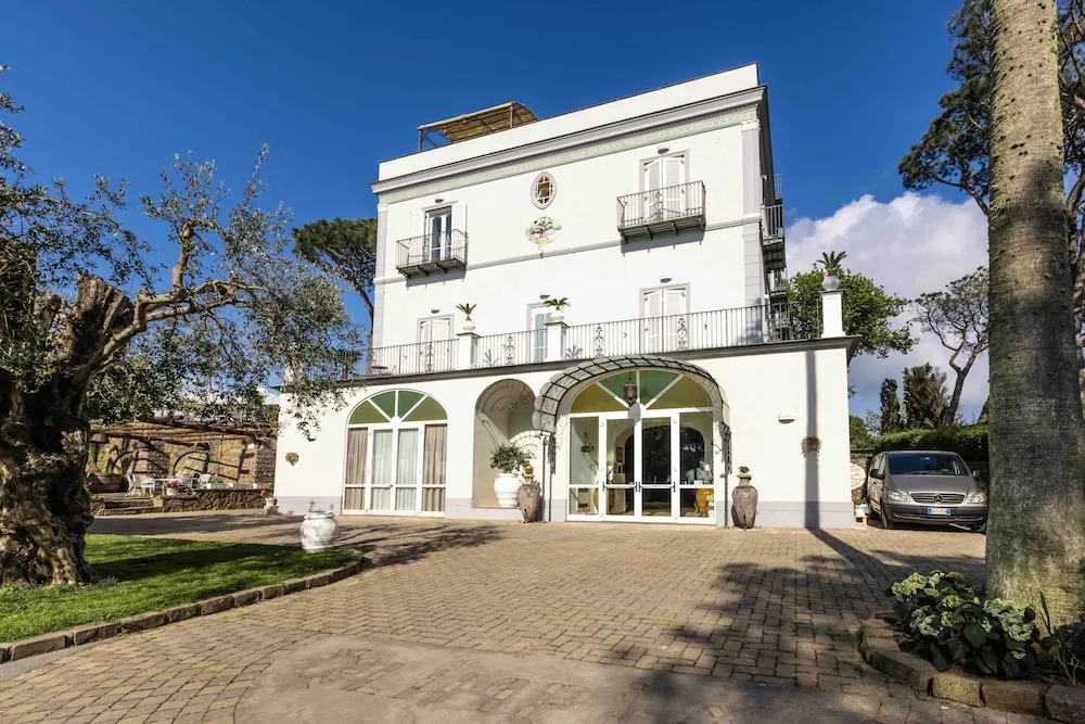 My Exclusive Italy - Elegant Sorrento Coast Villa with Pool and Tennis Court