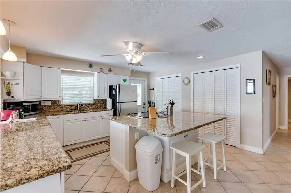 Tropical Paradise - Three Bedroom Home