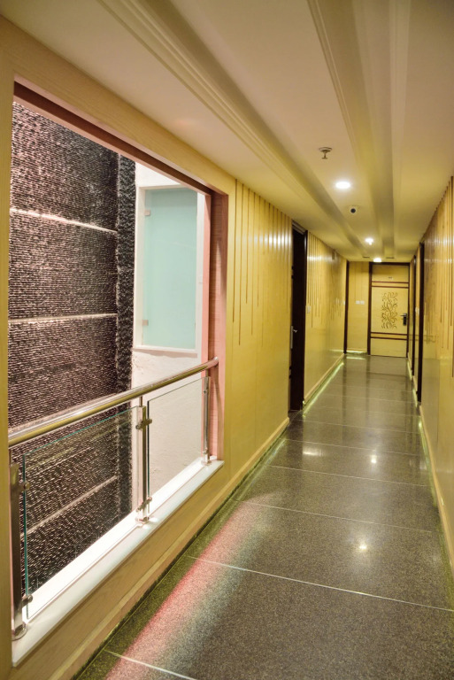 Aman Continental With Restaurant - 5Mins from Connaught Place ,Railway Station & Metro