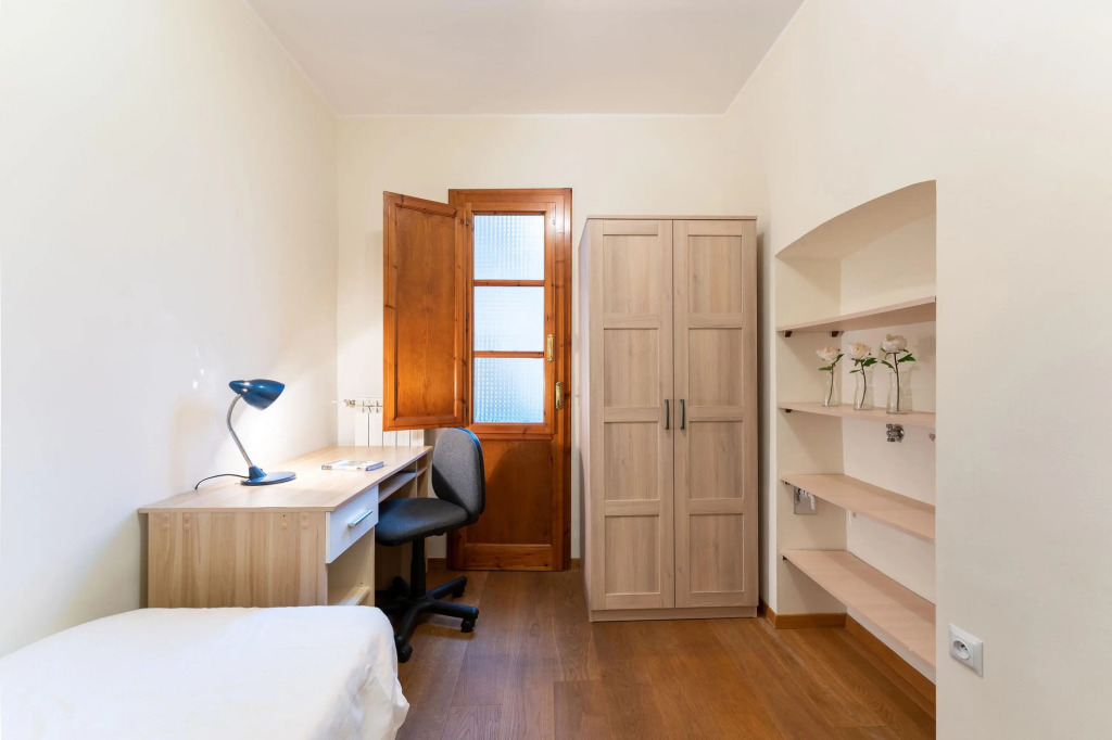 Mezzo 30 in Firenze with 3 bedrooms and 2 bathrooms