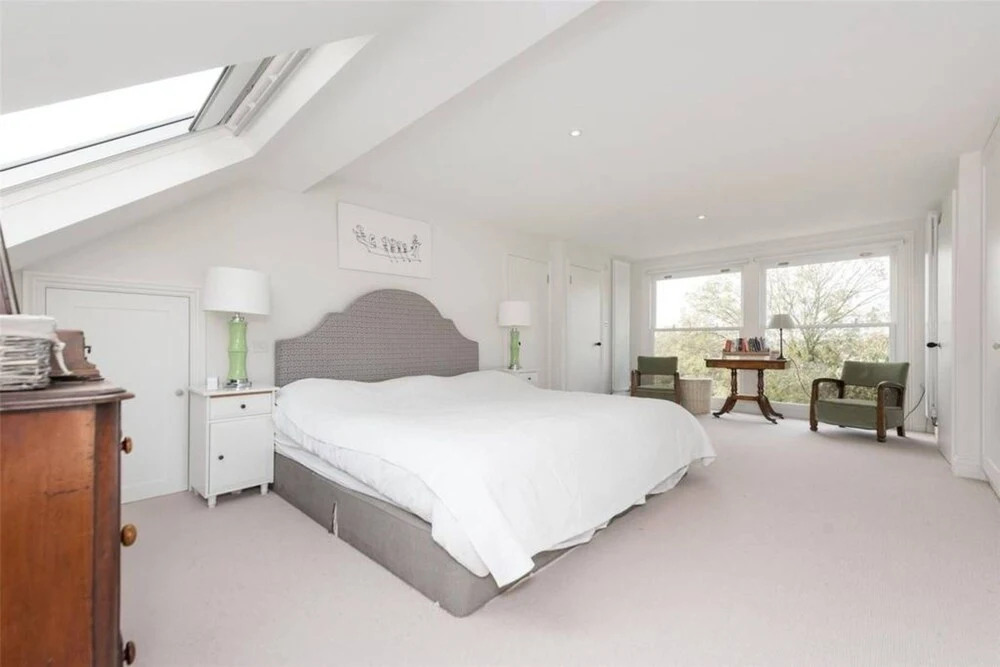 Spacious 5 Bedroom Home With Parking