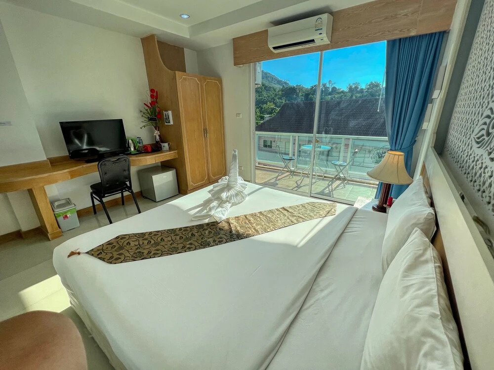 Red Sapphire Hotel