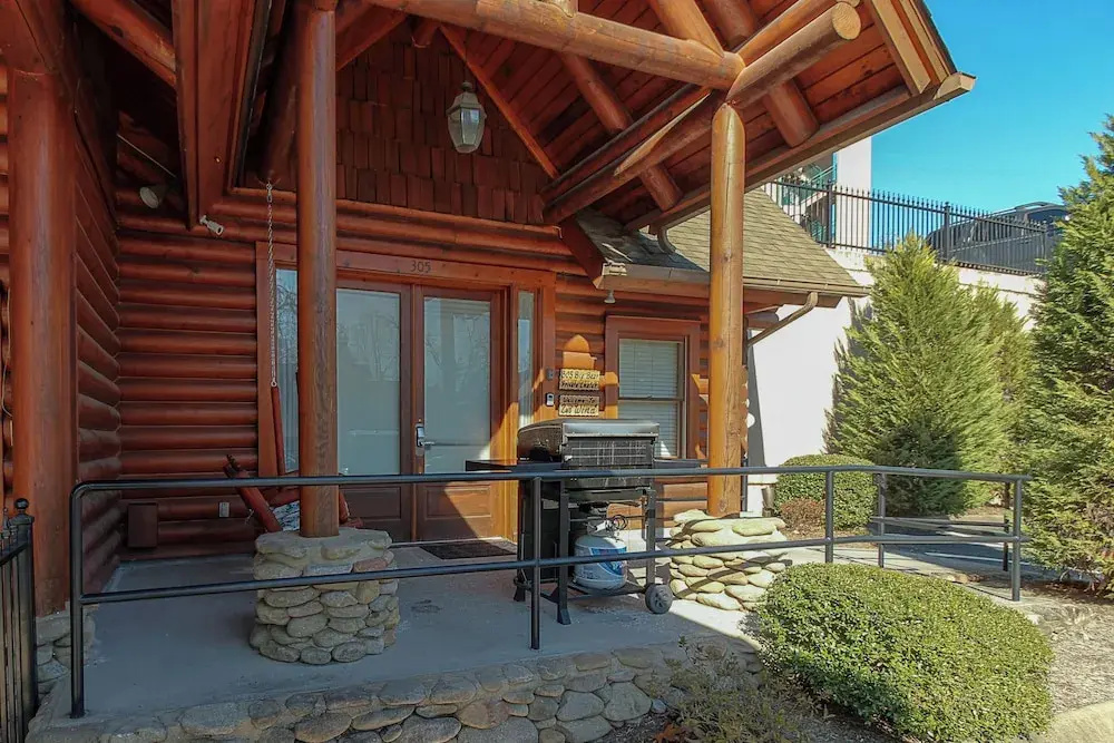 Near Dtwn! Multi-level Pigeon Forge Cabin w/ Pool