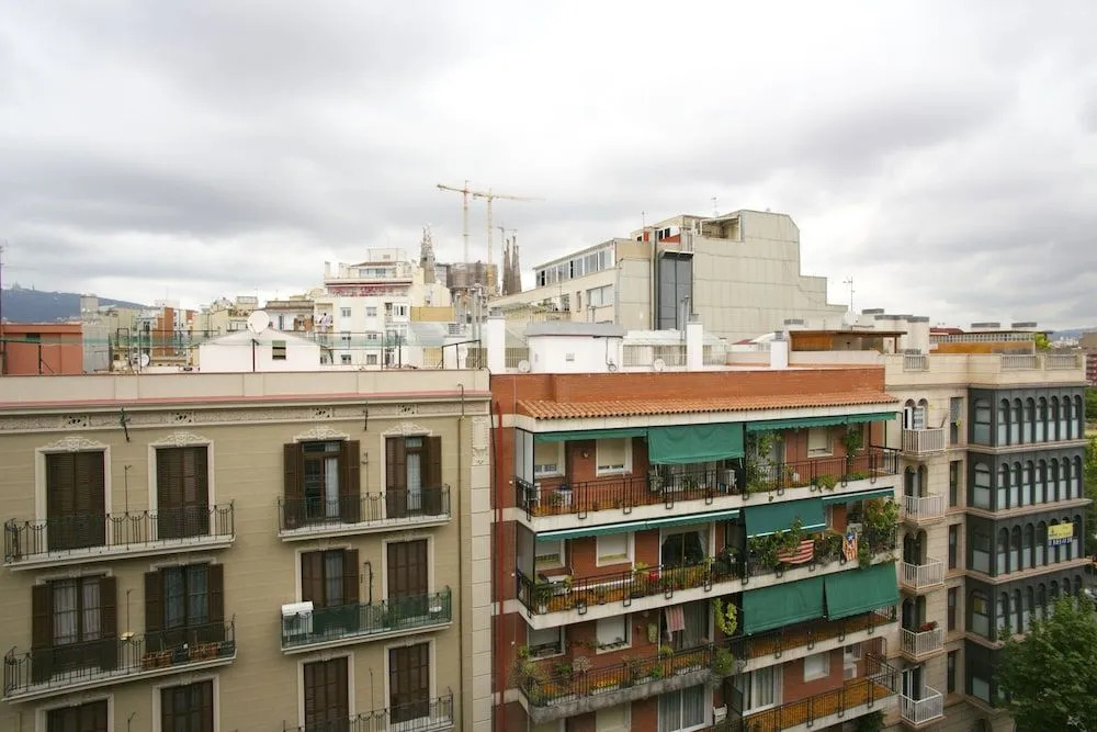 SAGRADA FAMILIA VIEWS Nos preocupa su seguridad