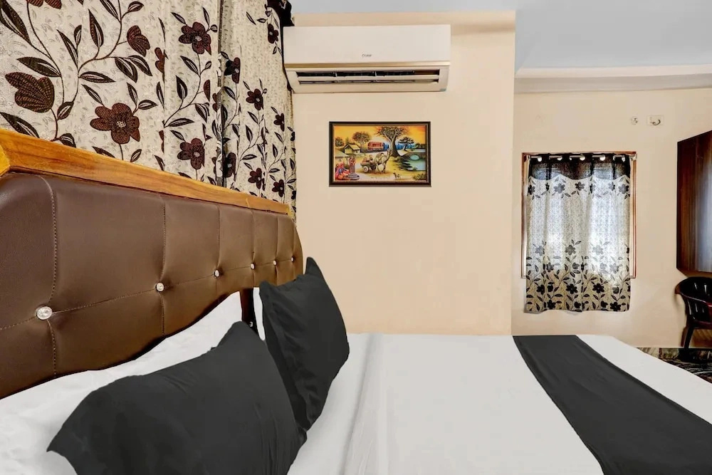 Super OYO Hotel O Adarsh Nagar Near Kavya Hospital
