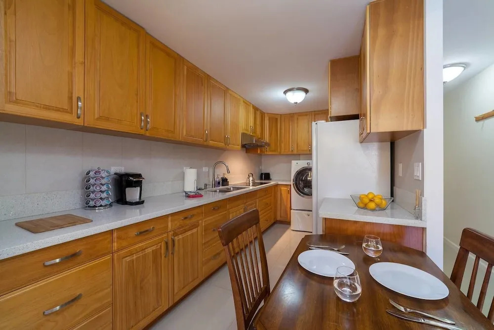 Huge 2br/2ba Mins Away From Waikiki Beach by Domio
