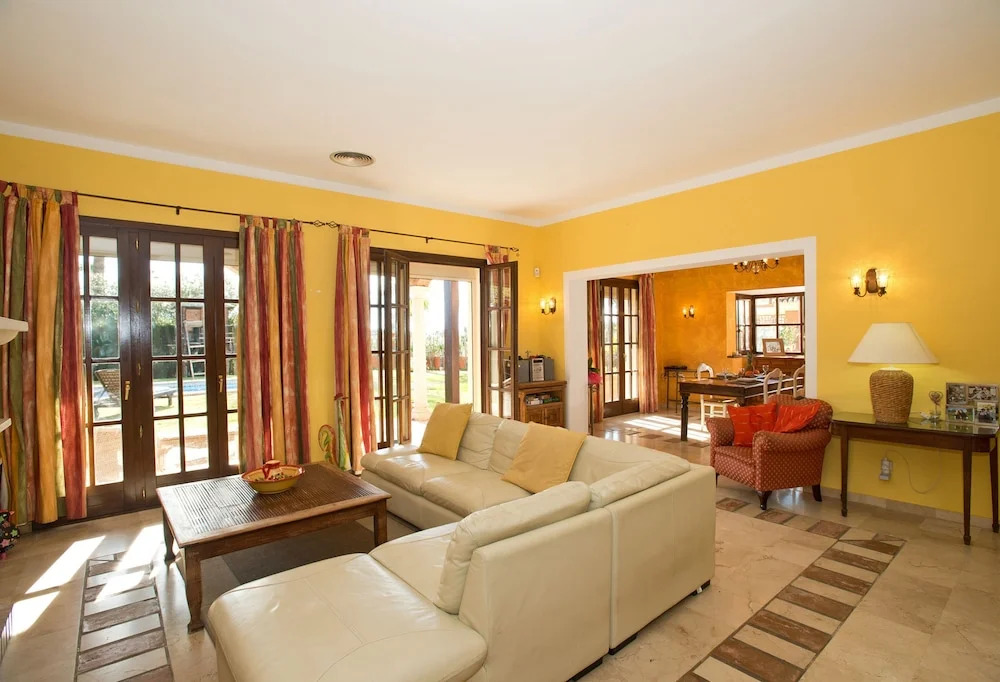 Holiday villa with 5 bedrooms, private pool, Nueva Andalucia, Marbella
