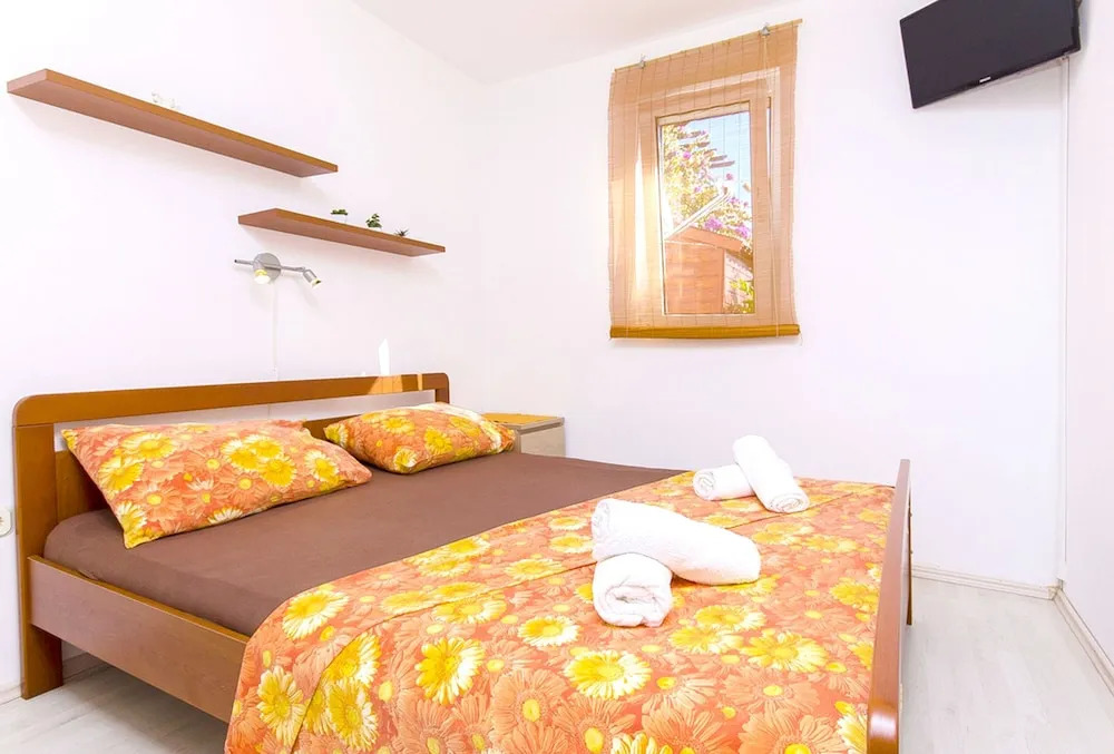 House With one Bedroom in Stari Grad, With Enclosed Garden and Wifi -