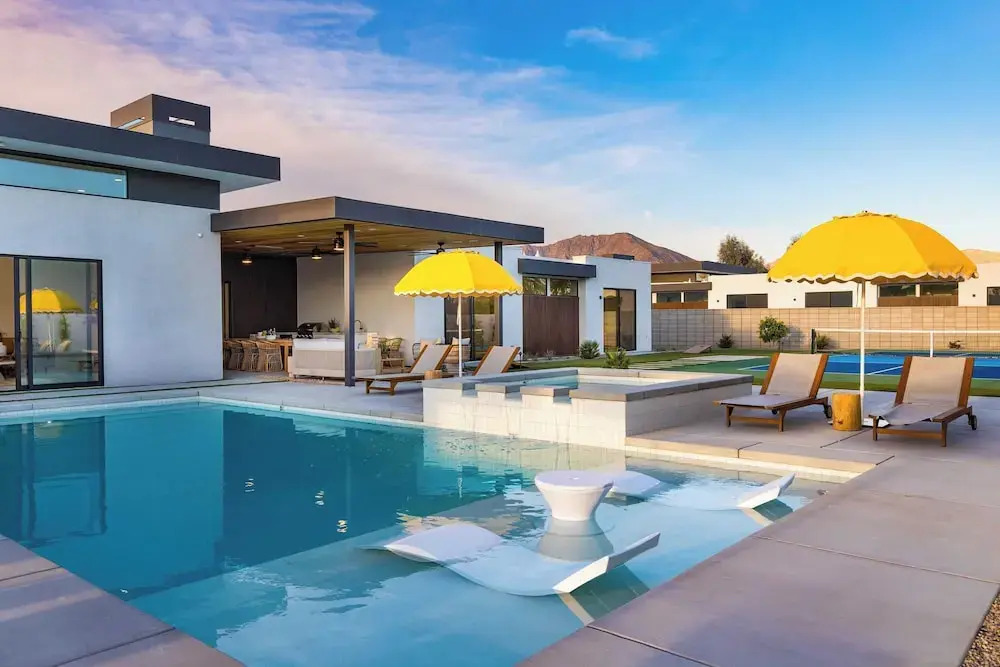 Sleeps 34 2 Villas Pool Pickleball Bocce Polo Villas Elara by AvantStay