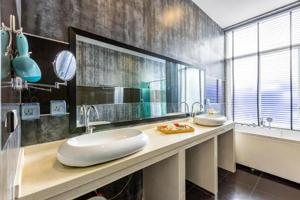 4 Bedroom Modern Pool Villa BL10