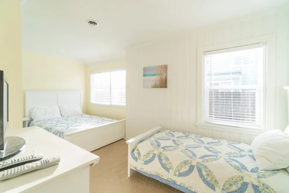 Beach Retreat 4 Bedrooms 2 Bathrooms Home
