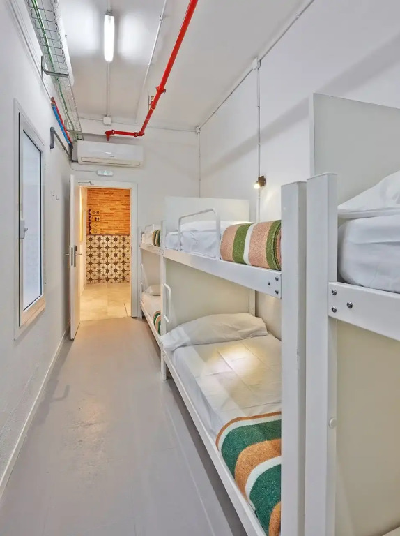 Hola Hostal Collblanc