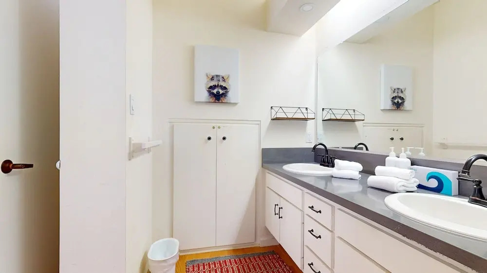 Snowcreek V 840 Spacious with Mountain Views, Gas Grill, Washer Dryer and More by RedAwning
