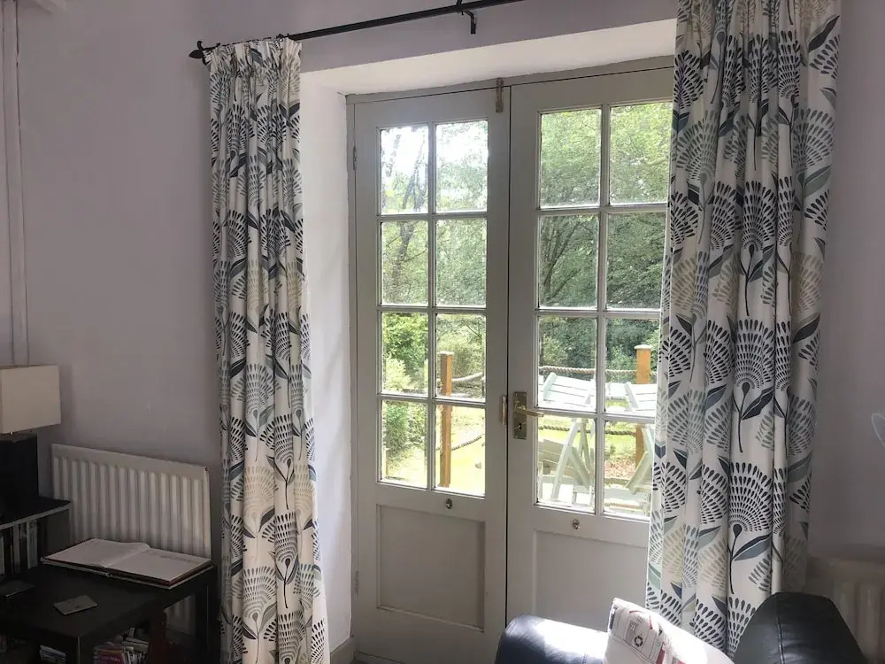 Coedmor Barn, Romantic Cottage in Snowdonia National Park. Stay in the Woodland's Heart!