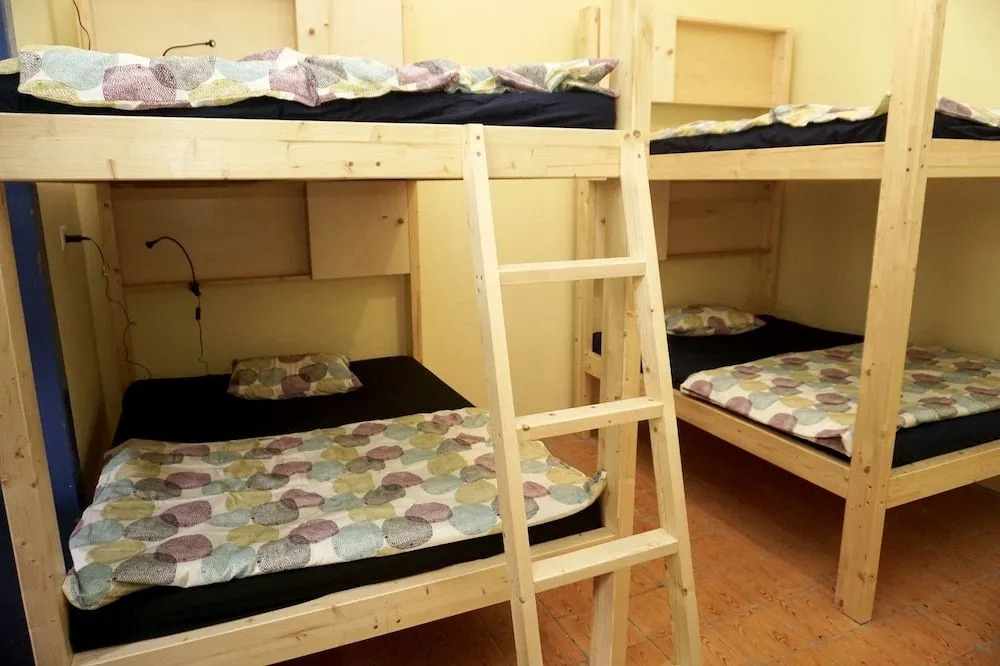 Tropical House Hostel
