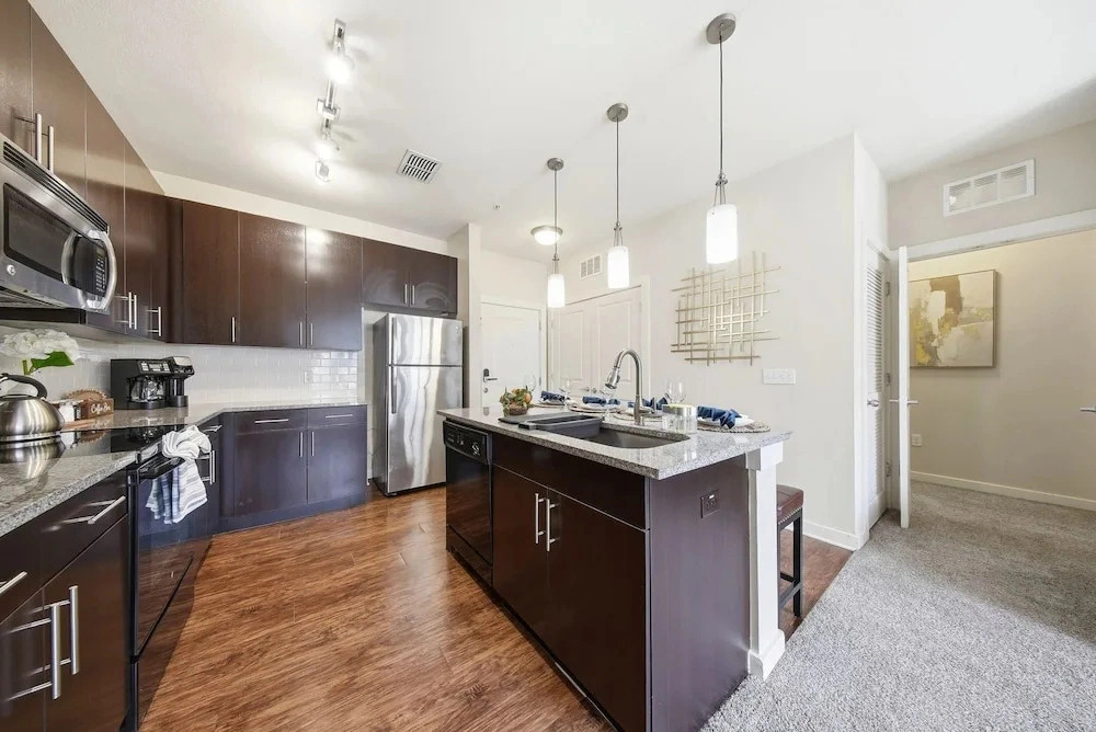 Modern 2BR w Pool Pet-friendly Unit 21