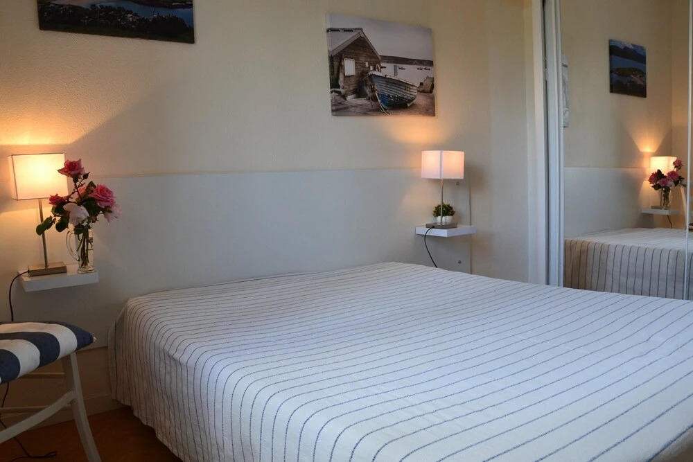 Apartment With one Bedroom in Guidel, With Wonderful sea View, Pool Ac