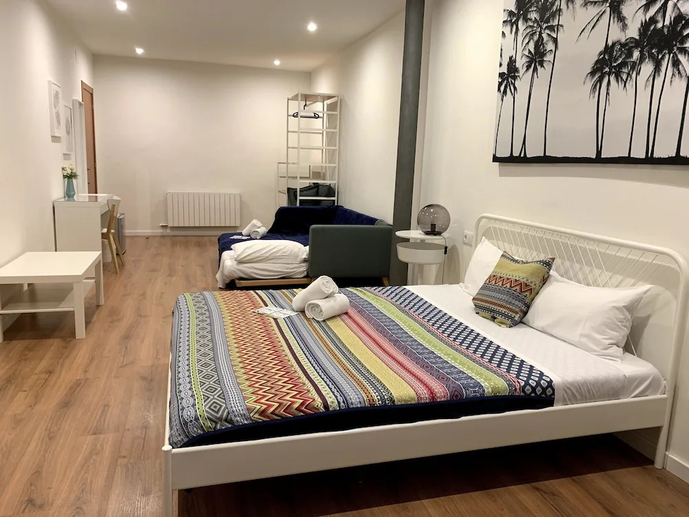 Central and Basic Universitat for YOUNG HOSTEL