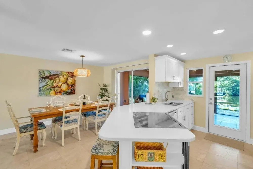Lake By The Beach 2 Bedroom Home