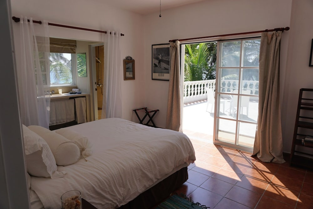 Baoba Breeze Bed & Breakfast- beachfront paradise