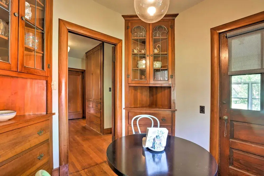 8 Mi to Kentucky Derby: Charming Louisville Gem