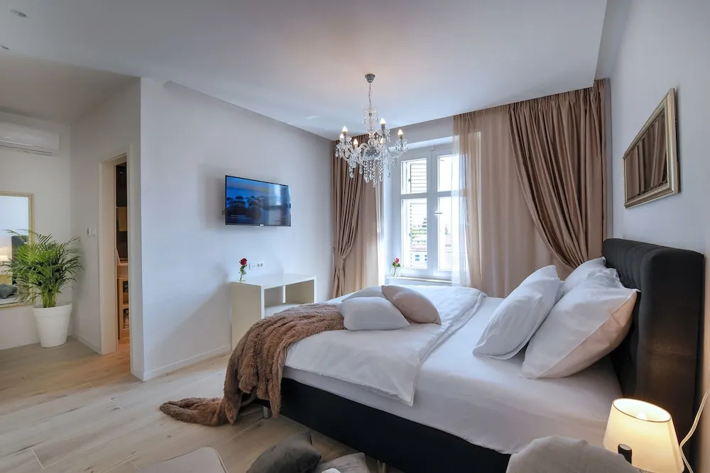 Via Porto Rooms
