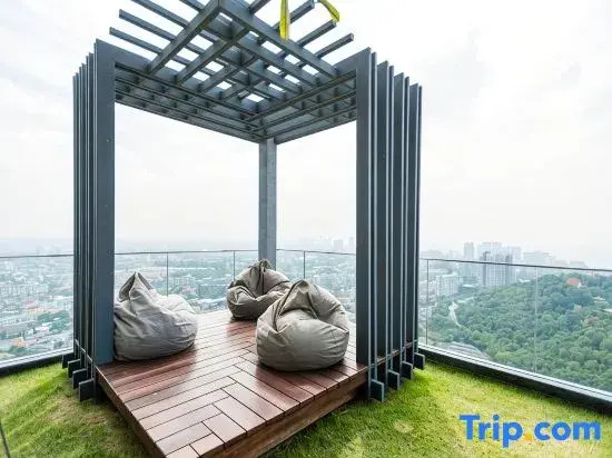 Studio with kitchen on the 42nd floor near walking street with panoramic view and side sea view