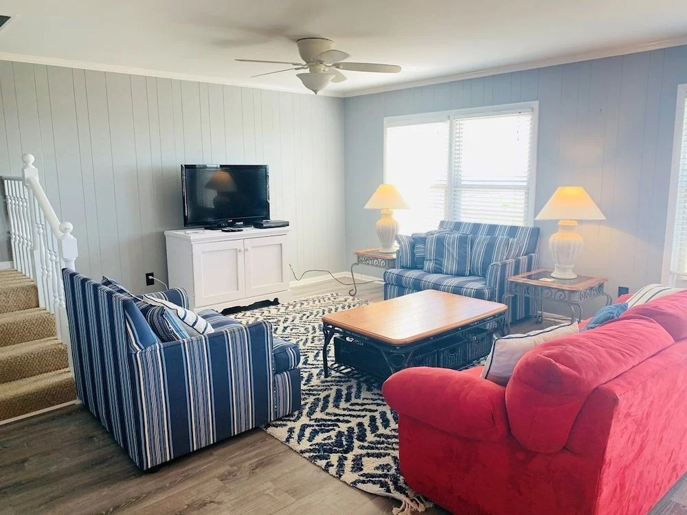 J Chalet - 4 Br Home