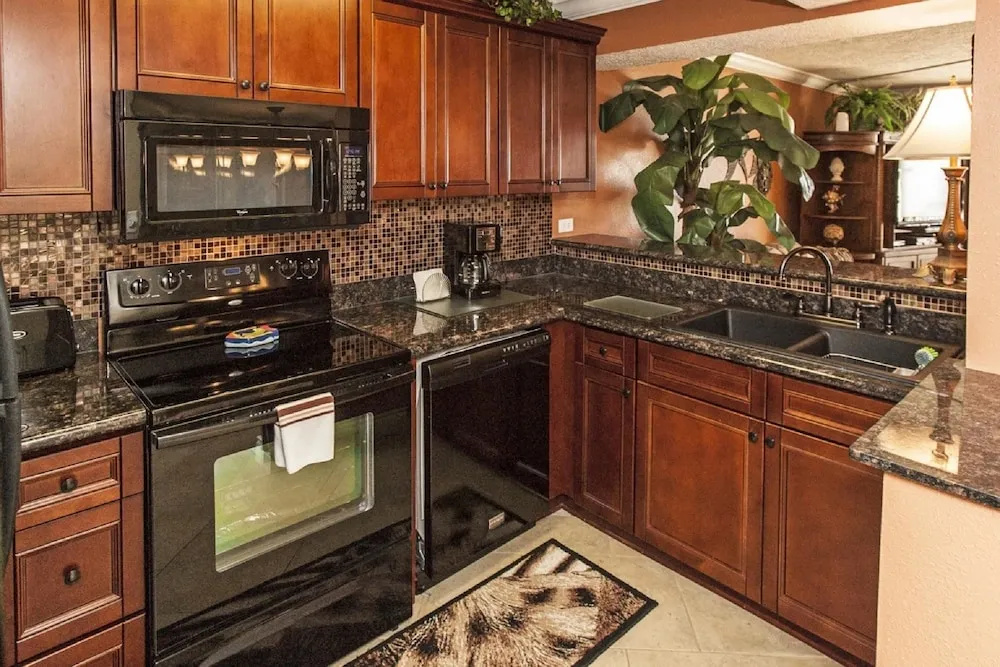 209 Mariner West